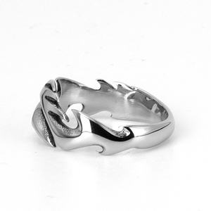 Bague Unisexe en Acier Inoxydable 316, Motif Flamme Gothique Découpée, Finition Argent Poli, Texture Angulaire Audacieuse, Style Punk Sombre et Épuré - Product Image 2