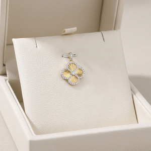 Fabricante de Joyería Fina de Alta Calidad al por Mayor, Exporta Joyería de Oro Amarillo Sólido de 14K, Colgante de Trébol de Cuatro Hojas con Diamante Natural - Product Image 4
