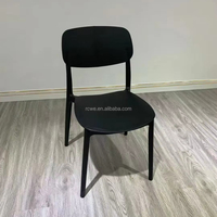 Chaise en plastique empilable, légère, ergonomique et moderne pour salon, salle à manger, bureau et bar – Vente en gros, durable et élégante
