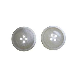 Fabricant professionnel de <span class=keywords><strong>boutons</strong></span> propose des <span class=keywords><strong>boutons</strong></span> ronds à 4 trous en corne de buffle naturelle blanche et grise, <span class=keywords><strong>boutons</strong></span> de costume, <span class=keywords><strong>boutons</strong></span> de <span class=keywords><strong>haute</strong></span> <span class=keywords><strong>couture</strong></span> - Product Image 4