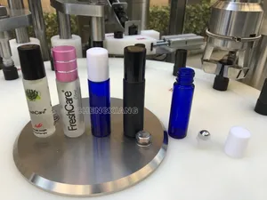 Automatische 30Ml Roll-On Deodorant Flesvulmachine Voor Het Vullen Van Het Afdekken Van De Etiketteermachine