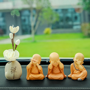 Ruijie Little Monk, Adorno de Aromaterapia para Coche, Decoración de Resina para el Salpicadero, Set de Muñecos de Dibujos Animados Inspirados en el Zen - Product Image 1