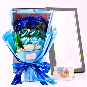 Cadeau pour la Saint-Valentin : 18 bouquets de roses en savon, boîte cadeau avec estampage à chaud, fleurs simulées comme cadeaux créatifs - Product Image 4