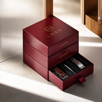 Boîte à tiroir ondulée de luxe personnalisée bordeaux avec logo doré en feuille d'or et vernis sélectif UV, boîte cadeau coulissante en papier rigide pour emballage de bijoux et montres OEM