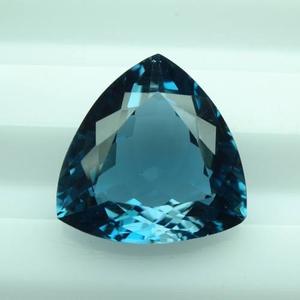 Topaze bleue de Londres naturelle taillée en billion de 8mm prix d'usine en gros pierre en vrac à facettes de haute qualité par carat topaze bleue de Londres - Product Image 1