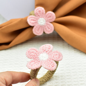 Anneau de serviette en tricot brodé style coréen, motif fleur à cinq pétales, faite main, petite marguerite, stock usine - Product Image 1