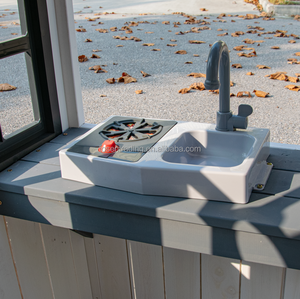 Casa de juegos de madera para niños con zanja para perros de juguete de plástico y pizarrón pequeño, para juegos de simulación al aire libre en el patio trasero - Product Image 4
