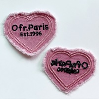 Vente en gros usine : Écussons en coton brodés en forme de cœur, à bords effilochés, avec logo personnalisé pour vêtements, vestes, jeans, sacs, chapeaux et articles vestimentaires