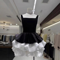 Nouvelle robe de soirée en polyester à col carré français contrastant noir, tendance mode