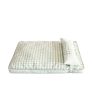 Cama para Perros Pequeños de Poliéster con Estampado Cuadrado Multicolor Personalizado con Logotipo, Lavable, de Lujo - Product Image 1