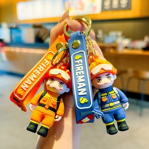 Llavero Creativo <span class=keywords><strong>de</strong></span> Dibujos Animados <span class=keywords><strong>de</strong></span> Bombero Saludoando a la Policía <span class=keywords><strong>de</strong></span> Tráfico, Colgante para Mochila, Adorno para Coche, Pequeño Regalo Festivo, Venta al por Mayor - Product Image 2