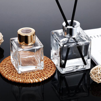 Vente en gros 50ml 100ml 150ml 200ml Simple Carré Verre Coloré Vide Parfum De Luxe Roseau Diffuse Bouteille En Verre
