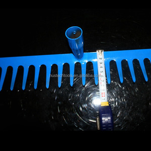 Râteau à <span class=keywords><strong>foin</strong></span> en acier inoxydable rouge et vert au meilleur prix avec manche en <span class=keywords><strong>bois</strong></span>, 14 dents, longueur des dents de 5 cm, garantie de 3 ans - Product Image 3