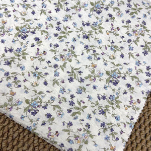 Tissu Seersucker 100% Coton Imprimé Floral Fin 80GSM 80S Violet Bleu Léger Respirant En Stock Vente en Gros pour Robe - Product Image 2