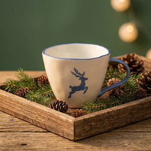 Tasse à café en porcelaine de Noël transfrontalière, personnalisée, motif dessin animé, peinte à la main, cadeau féminin pour les fêtes, compatible lave-vaisselle et micro-ondes, sans danger pour les aliments - Product Image 1