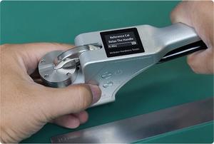 Цифровой портативный дюрометр HST-W20S с алюминиево-медным корпусом и дисплеем - Product Image 3