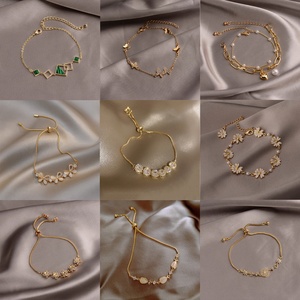 Pulsera de Perlas y Circonitas con Diseño Floral, Elegante Brazalete de Cadena para Mujer, Joyería de Boda, Brazalete Redondo con Mariposa y Diamantes de Imitación Brillantes - Product Image 3