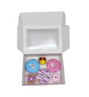 Boîte en carton ondulé blanc recyclable avec fenêtre pour beignets et gâteaux, design pliable, pelliculage mat, commandes personnalisées acceptées