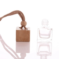 Bouteilles de parfum de voiture suspendues carrées de 10ml, diffuseur de parfum, désodorisant d'air de voiture, bouteille d'huile essentielle en verre, grossiste