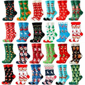 Nouveauté <span class=keywords><strong>2023</strong></span> Chaussettes en coton amusantes pour femmes avec motifs de Noël : Père Noël dansant, motifs de neige, rennes, sapin de Noël et équipe joyeuse - Product Image 1