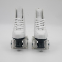 Patins à roulettes rétro esthétiques blancs, patins à roulettes respirants à tige haute avec roues lumineuses pour l'extérieur et l'intérieur