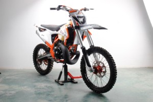 RunPro K1M 21/18 Supermoto <span class=keywords><strong>250cc</strong></span> 2 Temps Pit Bike Refroidi À L'eau Vélo De Route Chaîne Entraînement <span class=keywords><strong>GP</strong></span> <span class=keywords><strong>Moto</strong></span> Dirt Riding Chinois ZS190 Vélo - Product Image 6