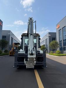 Chargeuse-pelleteuse blanche, poids opérationnel de 8100 kg, capacité de la benne de 1,5 m³, pour l'agriculture, l'aménagement paysager et les petites constructions - Product Image 3