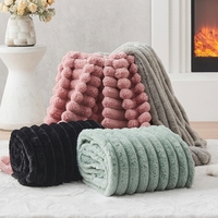 Couverture en fourrure de lapin multicolore antibactérienne pour toutes les saisons, à usage domestique, avec dos rayé gaufré, vente en gros, luxe, chaude, en polaire pelucheuse