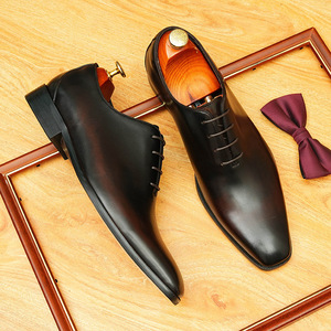 Chaussures habillées Oxford luxueuses sur mesure en cuir véritable, avec lacets ajustables et un design simple, pour hommes. - Product Image 4