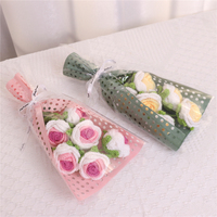 Fleurs de rose en crochet de coton faites à la main pour la fête des mères, la Saint-Valentin, la remise des diplômes - Cadeau unique et romantique pour la décoration intérieure et extérieure