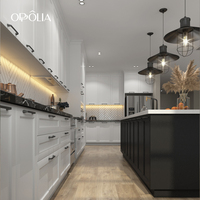 Meubles de cuisine OPPOLIA E1 Standard en quartz avec portes peintes blanches style Shaker et îlot noir ou solutions de cuisine pour constructeurs