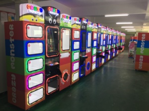 Bán Chạy! Máy Bán Hàng Tự Động Quái Vật Điên Rồ Điện Tử Viên Nang Trò Chơi PinPong Với Người Chấp Nhận Hóa Đơn - Product Image 4