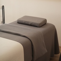 L'ensemble de draps de table de massage en microfibre gris foncé (différentes couleurs) accepte la taille et le logo personnalisés