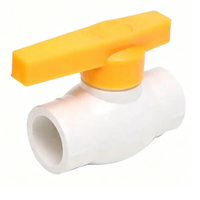 Vanne à boisseau sphérique en PVC de 1/2 pouce avec poignée jaune, conforme aux normes ASTM et DIN, pour applications industrielles, vente en gros OEM