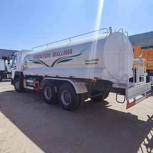 Camion arroseur d'eau à roue motrice HOWO 4x2 pour la suppression de la poussière dans le verdissement municipal allant de 34 à 48 mètres carrés - Product Image 4