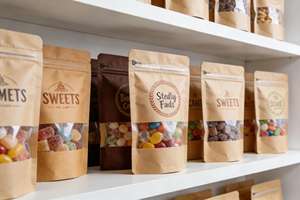 Bolsa Doypack de Papel Kraft Blanco y Plástico Laminado, Impresión Personalizada, Cierre de Cremallera, Bolsa de Embalaje para Alimentos y Dulces, Venta al por Mayor - Product Image 3