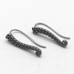 Pendientes yunnique de acero de titanio con diseño de garra de pez octogonal, forma geométrica de garra de pulpo con lunares para uso en la moda - Product Image 5