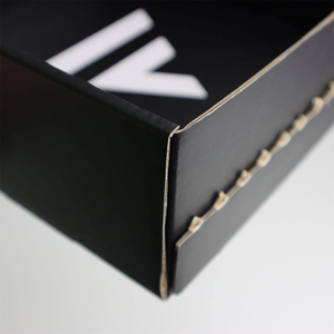 Cajas de Envío Corrugadas Tipo E con Logotipo Personalizado, Tira Desprendible, Acabado Mate, Cartón Rígido, Embalaje para Relojes de Hombre - Product Image 2