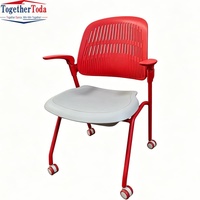 Chaise de conférence ergonomique en plastique de qualité commerciale, hauteur fixe, empilable, design mobile, roulettes silencieuses, usage professionnel pour bureaux d'entreprise