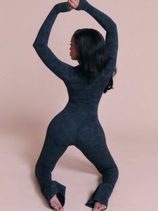 2025 tutina aderente a maniche lunghe personalizzata da donna <span class=keywords><strong>con</strong></span> <span class=keywords><strong>elastico</strong></span> <span class=keywords><strong>in</strong></span> <span class=keywords><strong>vita</strong></span> <span class=keywords><strong>con</strong></span> Logo anteriore stile pantaloni svasati - Product Image 2