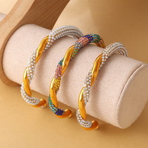 Brazalete Abierto con Nudo Trenzado Estilo Europeo Americano, con Diamantes y Piedras Preciosas, Chapado en Oro de 18K, Acero Inoxidable, Joyería para Mujer, Uso Diario - Product Image 1