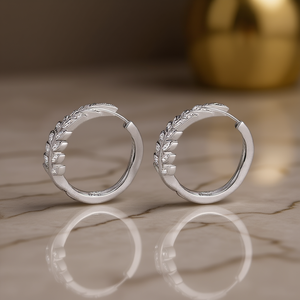 Orecchini a Cerchio E2375 in Oro Bianco con Motivo Vegetale, Incastonatura a Castone, Stile Classico Unisex per Uso Quotidiano - Product Image 2