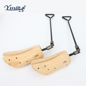 Soportes para zapatos de madera maciza Yinste, ajustables en tamaño para mantener la forma y resistir la deformación. - Product Image 1