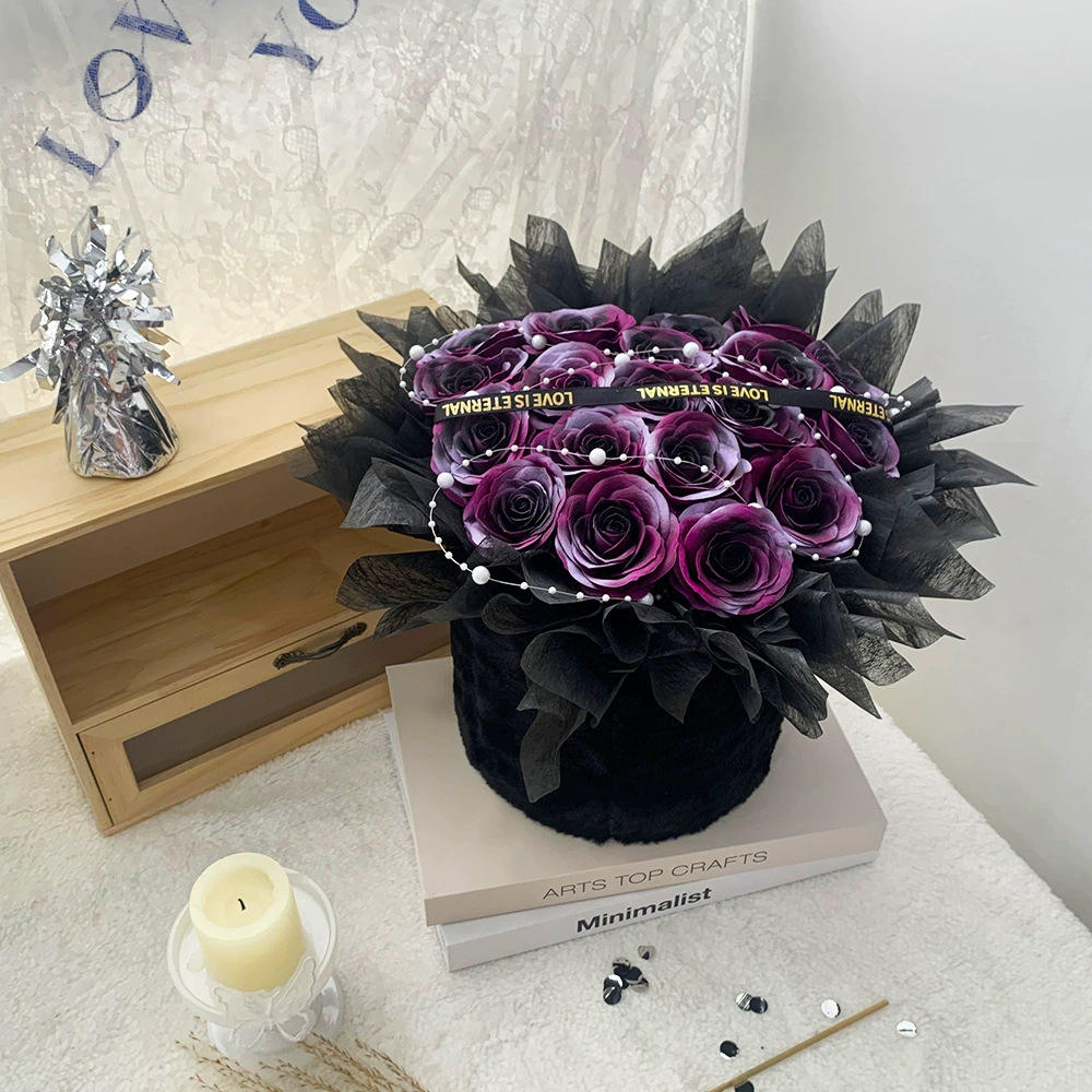 ช่อดอกไม้สีซอสบ๊วยดำ พร้อมถังกระดาษและกล่องของขวัญ