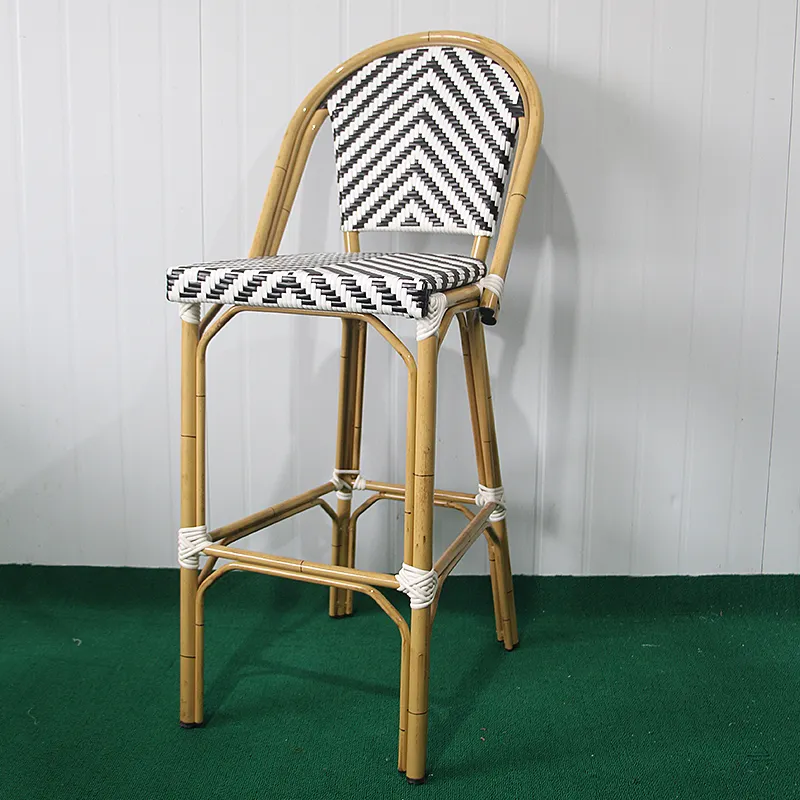 Juecheng avrupa tarzı modern açık yüksek sandalye rattan bar taburesi lüks rattan bar sandalyesi