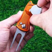 Mini fourche de golf portable multicolore légère et écologique en acier inoxydable, outil de réparation de divots pliable, cadeau pour le putting green