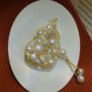 Broche en forme de <span class=keywords><strong>gourde</strong></span> en strass et perles de style rétro français, broche à pampilles élégante pour femmes, cravate élégante pour banquet - Product Image 1