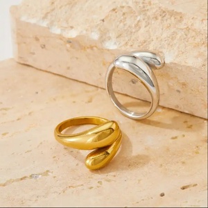 Bague pour femme et couple, style décontracté élégant, en acier inoxydable plaqué or 18 carats, design incurvé irrégulier, bague ouverte - Product Image 5