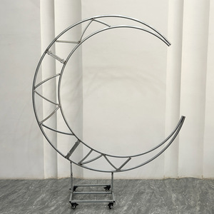 Arco de Propuesta Romántico en Forma de Luna con Flores en Capas 3D y Adornos de Flores Artificiales Mixtas en Rojo y Blanco - Product Image 5