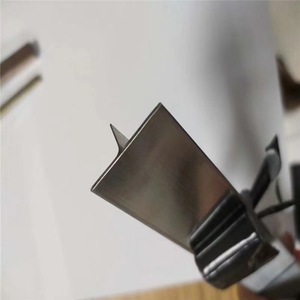 <span class=keywords><strong>Plinthe</strong></span> en forme de T 304 en acier inoxydable/aluminium Revêtement de sol décoratif Profil de <span class=keywords><strong>carrelage</strong></span> d'<span class=keywords><strong>escalier</strong></span> Garniture de <span class=keywords><strong>carrelage</strong></span> doré - Product Image 4